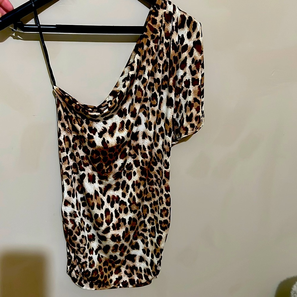 One shoulder top